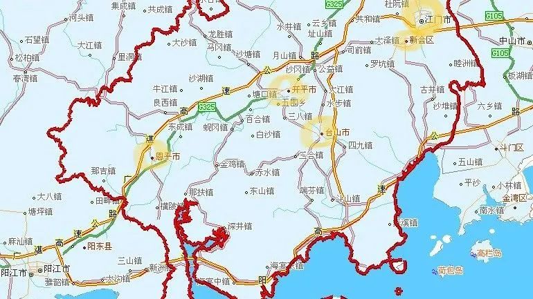 江门辖区城市分布
江门市境西缘是天露山脉，恩平、台山至新会的滨海地带是连绵的弧形山地，两者之间为开旷的潭江平原。这样的地形地势，直接影响到境内城市的空间布局。
江门市区、鹤山依西江而立，恩平、开平